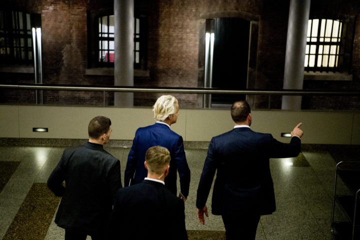 2017-03-16 02:16:12 DEN HAAG - PVV-leider Geert Wilders nadat hij in het Tweede Kamer gebouw de pers te woord heeft gestaan tijdens de uitslagenavond na de Tweede Kamerverkiezingen. ANP ROBIN UTRECHT