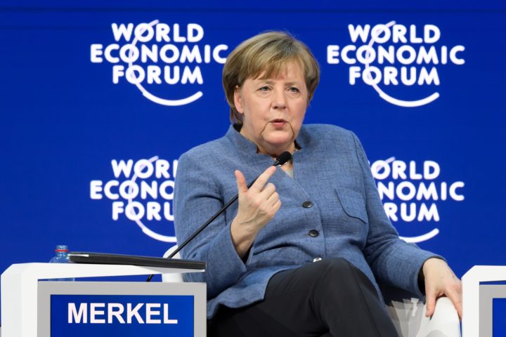 Merkel spreekt tijdens het World Economic Forum in Davos