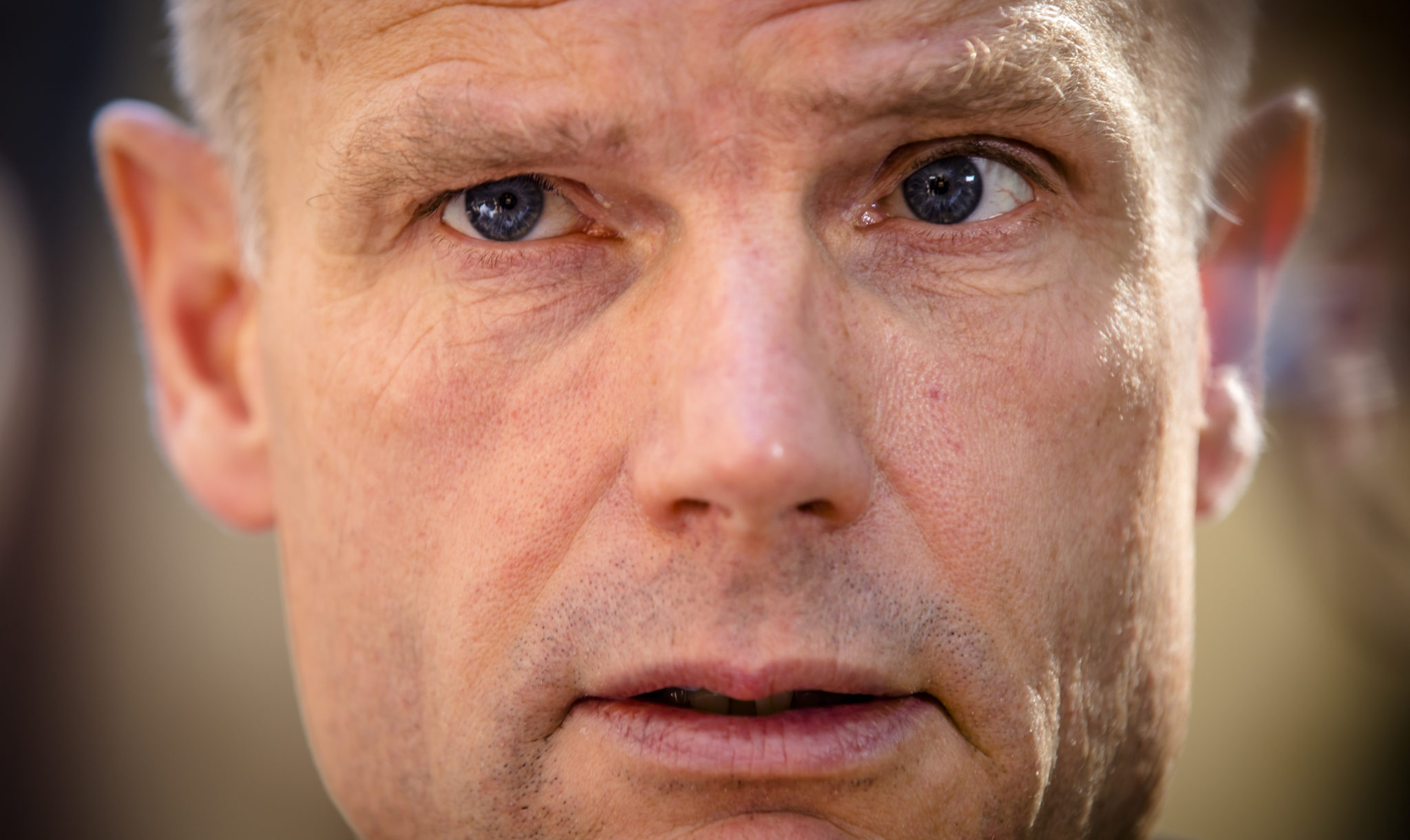 zwarte pussy face zittend Pitch zwart poesje