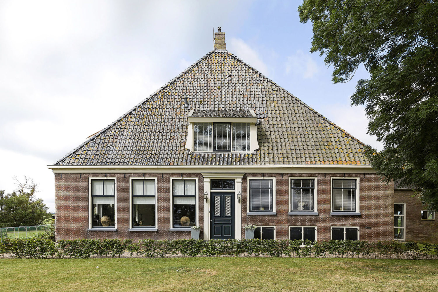 Luxe wonen tussen de koeien op Friese woonboerderij
