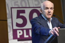 Een bestuurlijke reus tussen oude tuinkabouters