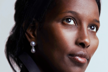 Bevlogen Ayaan Hirsi Ali bepleit in Prooi hervorming immigratiestelsel (***)