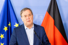 Je zou bijna medelijden krijgen met Armin Laschet, die maar blijft verliezen