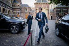 Maar wie zijn de baas bij Buitenlandse Zaken: de racisten of de feministen?