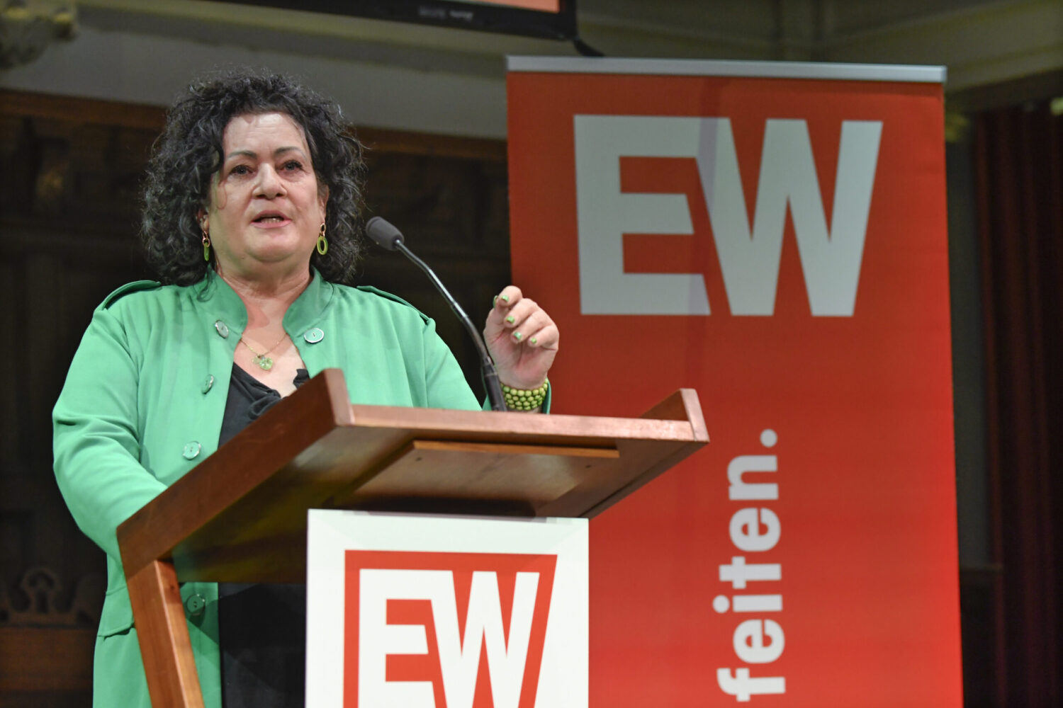 Caroline van der Plas