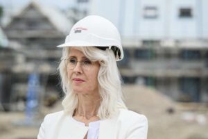 Het doel om 100.000 woningen te bouwen gaat minister Mona Keijzer niet halen.