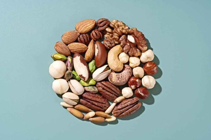 Omdat elke noot een andere samenstelling van voedingsstoffen en vetzuren heeft, is een notenmix de beste optie. (Foto: Getty Images)