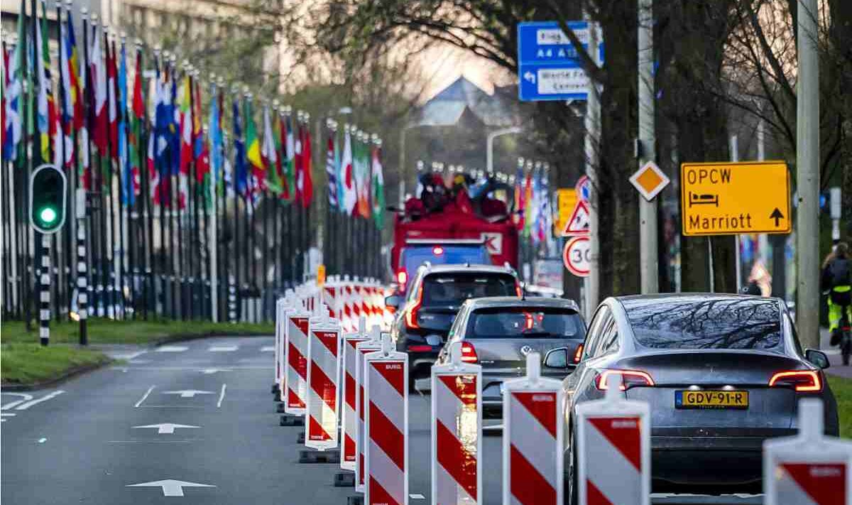Waarom de navo top naar den haag komt en niet naar brussel ew