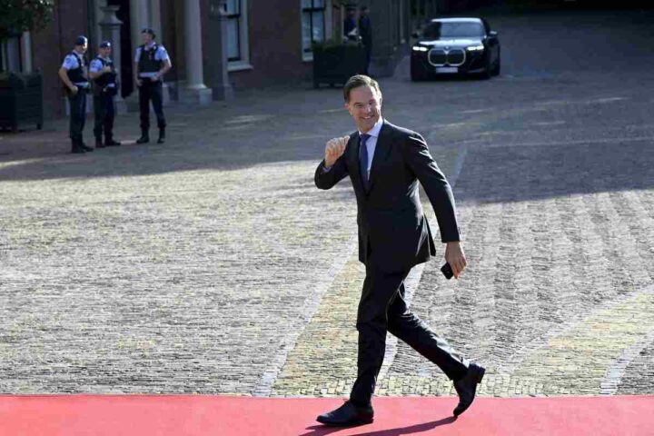 NAVO-secretaris-generaal Mark Rutte arriveert bij het informele diner, aangeboden door Zijne Majesteit Koning Willem-Alexander.
