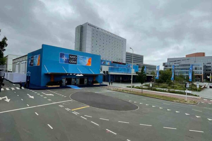 De ingang van de NAVO-top. (Foto: Nard Lodewijk)