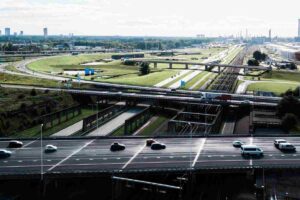 Een blik op het verkeer in Nederland overdag. (Foto: Getty)