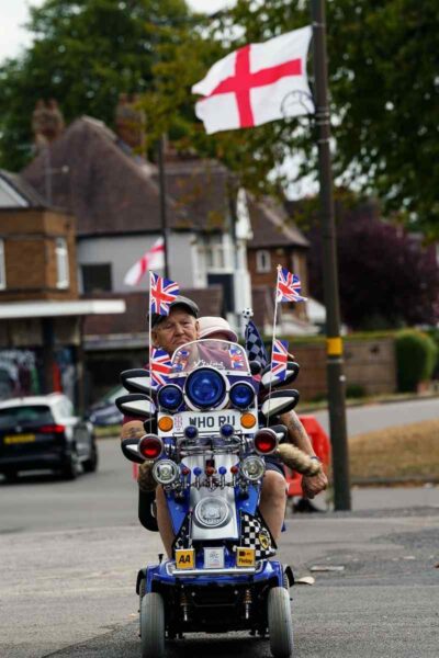 Man met Britse vlaggen in Birmingham