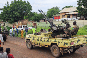 Militaire parade in de stad Gedaref in Oost-Sudan, waar de SAF aan de macht zijn (Foto: Getty)