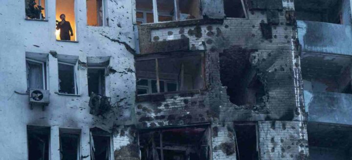 Verwoesting in Kyiv na een Russische drone-aanval, 9 januari