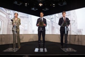 Fractievoorzitters Rob Jetten (D66), Henri Bontenbal (CDA) en Dilan Yesilgoz (VVD) tijdens het presenteren van hun coalitieakkoord in Nieuwspoort.