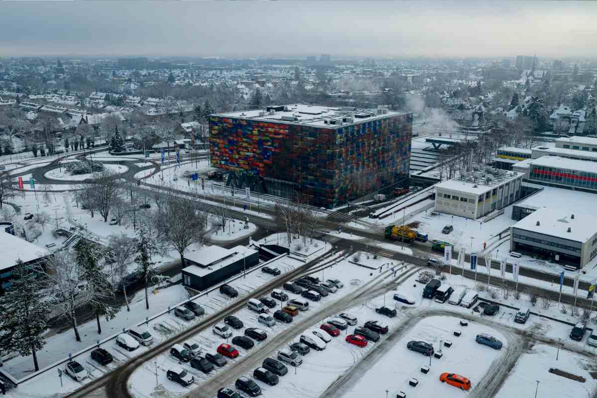 Hervormingen en bezuinigingen vragen om nieuwe minister die niet zwicht voor Hilversumse lobby