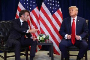 De Amerikaanse president Donald Trump tijdens een bilaterale ontmoeting met de Franse president Emmanuel Macron.