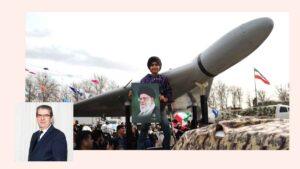 Portret van Ali Khamenei met Iraans kind. (Foto ANP).