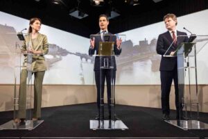 Rob Jetten, Dilan Yeşilgöz en Henri Bontenbal tijdens de presentatie van het coalitieakkoord met de titel ‘Aan de Slag’.