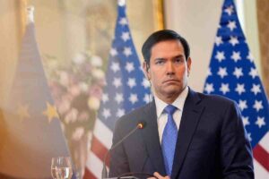 Marco Rubio tijdens een gezamenlijke persconferentie met de Slowaakse premier in Bratislava op 15 februari 2026. (Foto: ANP)