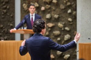 Klaver tegenover Jetten