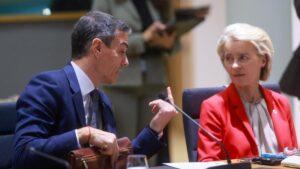 De Spaanse premier Pedro Sánchez en voorzitter van de Europese Commissie, Ursula von der Leyen.